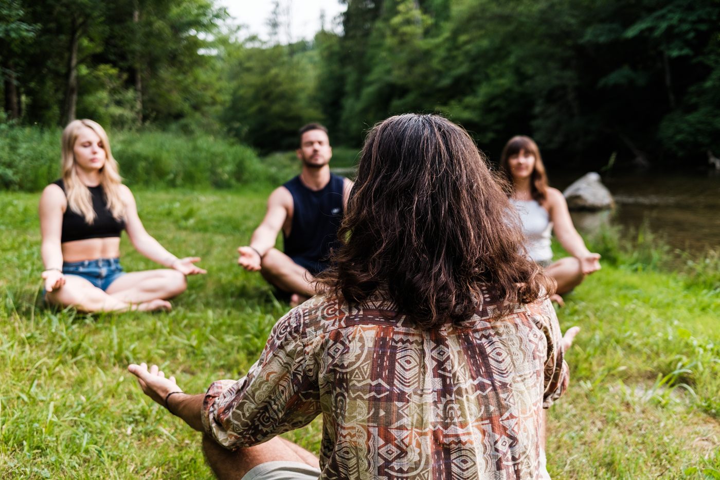 Meditation am Fluss